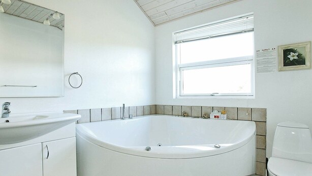 House | Spa treatment - Quiet Holiday Home in Hadsund With Sauna (Hadsund)