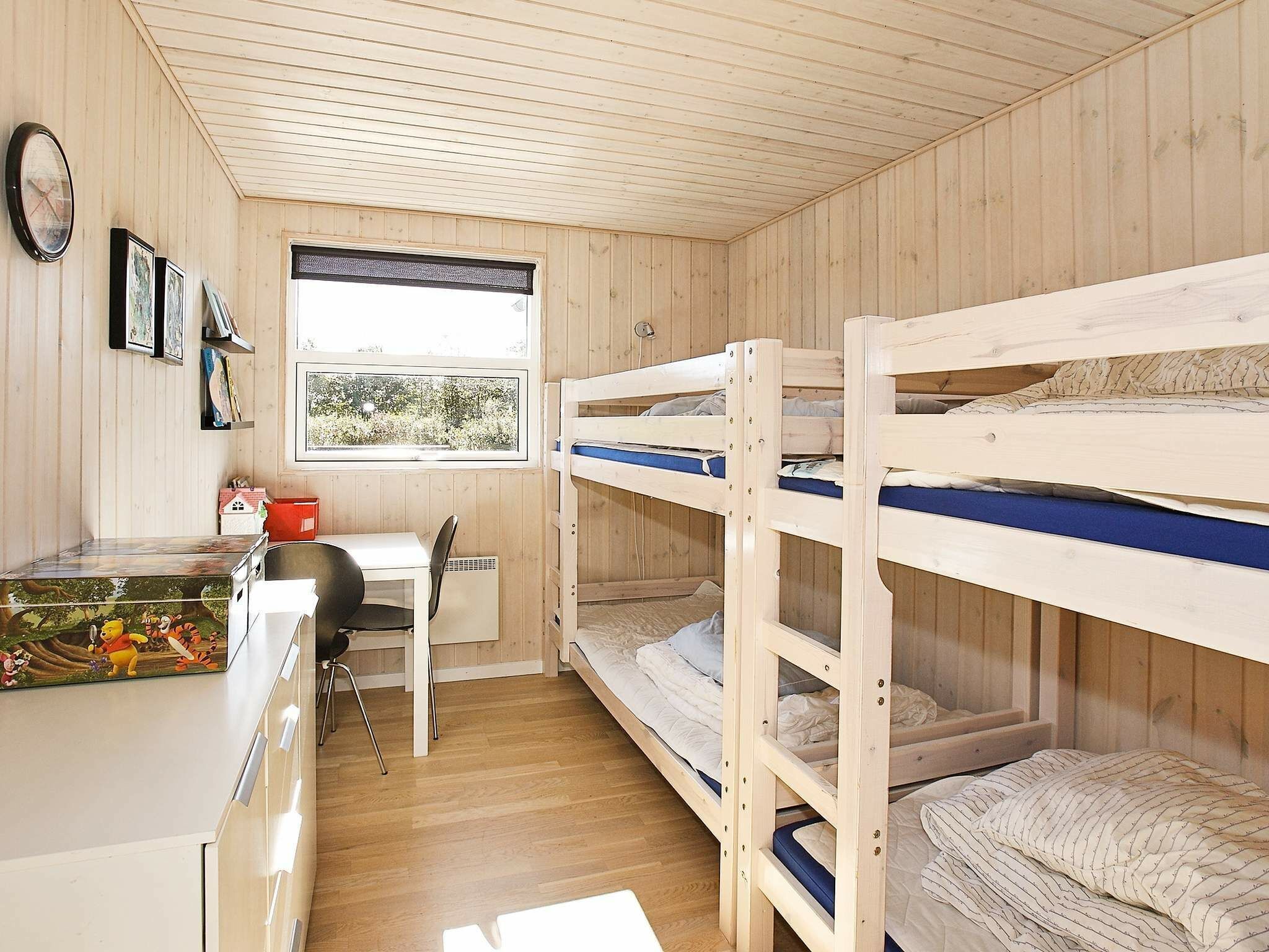 4 bedrooms, cribs/infant beds