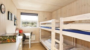4 bedrooms, cribs/infant beds - Quiet Holiday Home in Hadsund With Sauna (Hadsund)