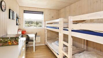 4 bedrooms, cribs/infant beds