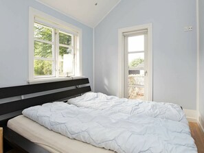 2 bedrooms, cots/infant beds - Comfortable Holiday Home for in Holbaek With Whirlpool (Orø)