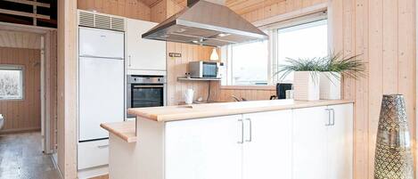 House | Private kitchen | Fridge, microwave, dishwasher, coffee/tea maker