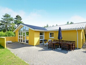 Exterior - 8 Person Holiday Home in Henne (Henne)