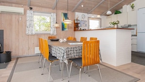 House | Dining - 8 Person Holiday Home in Henne (Henne)