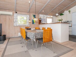 Dining - 8 Person Holiday Home in Henne (Henne)