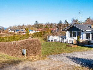 House | Lake view - 8 Person Holiday Home in Allingabro (Allingåbro)