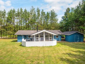 A two-story building with a covered porch and a separate garage. - 5 Star Holiday Home in Oksbol (Oksbol)