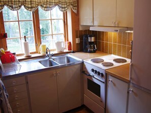 Fridge, coffee/tea maker