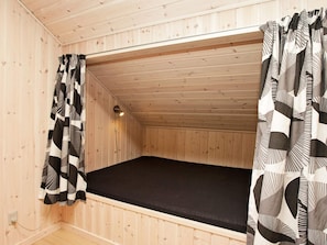 3 bedrooms - 6 Person Holiday Home in Farvang (Farvang)