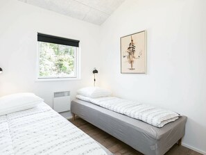 3 bedrooms, cribs/infant beds