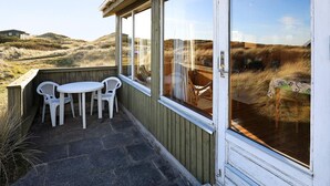 Balcony - Vintage Holiday Home in Løkken With Terrace (Lokken)
