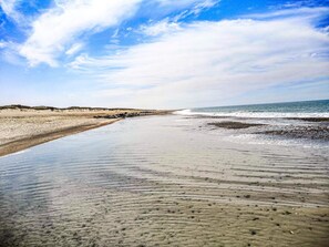 A beach with a wide sandy shore and gentle waves. - 9 Person Holiday Home in Harboore (Harboore)