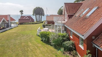 House | Water view