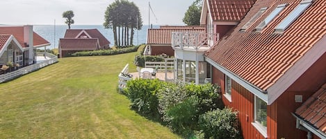 House | Water view