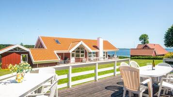 House | Water view