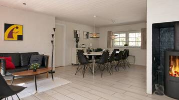 House | Living room | DVD player, MP3 dock