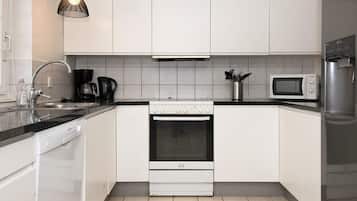 House | Private kitchen | Fridge, microwave, stovetop, dishwasher