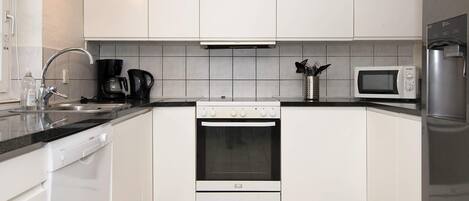 House | Private kitchen | Fridge, microwave, stovetop, dishwasher