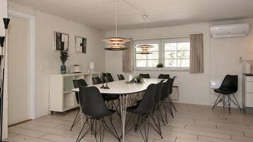 Hus | Privat køkken | Køleskab, mikrobølgeovn, kogeplade, opvaskemaskine