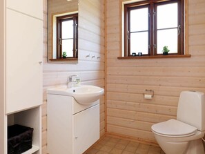 Bathroom - Spacious Holiday Home in Albeak With a Terrace (Aalbaek)