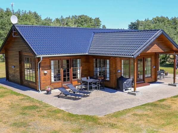 House | Exterior - Spacious Holiday Home in Albeak With a Terrace (Aalbaek)