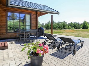 Balcony - Spacious Holiday Home in Albeak With a Terrace (Aalbaek)