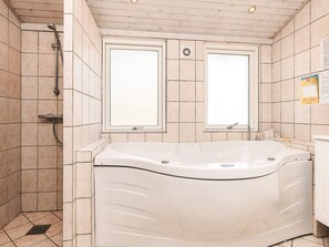 House | Spa treatment - 6 Person Holiday Home in Albaek (Aalbaek)
