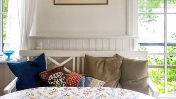 1 bedroom, individually furnished