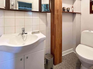 Shower, towels