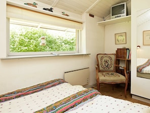 3 bedrooms, cribs/infant beds