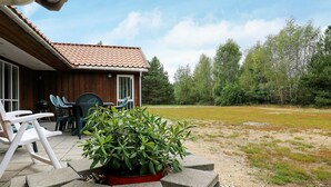 Exterior - Cozy Holiday Home in Hojslev With Whirlpool (Hojslev)