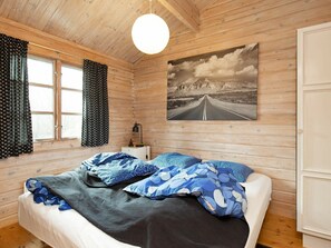 3 bedrooms, cribs/infant beds
