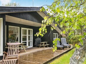 House | Outdoor dining - 6 Person Holiday Home in Blavand (Blavand)