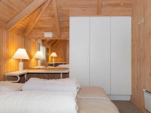 4 bedrooms, cots/infant beds