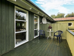 Balcony - Balmy Holiday Home in Jutland With Terrace (Logstor)