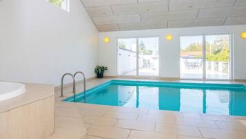 Talo | Uima-allas | Sisäuima-allas, ulkouima-allas