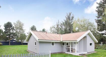 Quiet Holiday Home in Rodby near Sea
