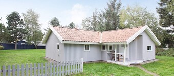 Quiet Holiday Home in Rodby near Sea