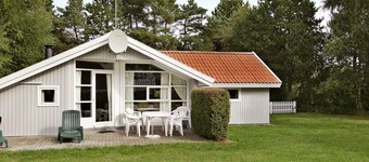 Quiet Holiday Home in Rodby near Sea