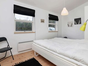 House - 6 Person Holiday Home in Laeso (Læsø)