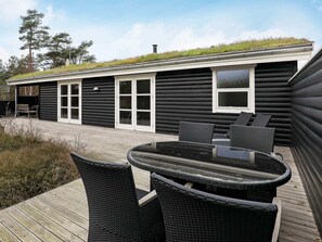 House | Outdoor dining - 6 Person Holiday Home in Laeso (Læsø)