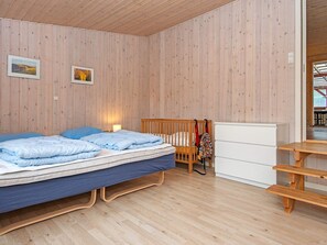 House | 3 bedrooms - 6 Person Holiday Home in Allingabro (Allingåbro)