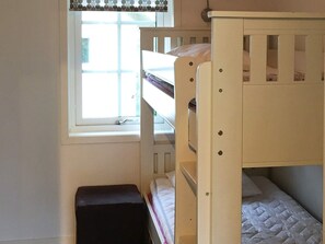 A bunk bed room with a window and a small bench. - Holiday Home in Ronneby (Ronneby)