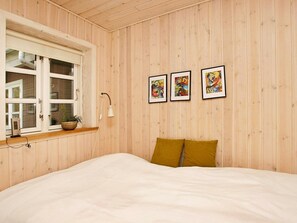 2 bedrooms, cribs/infant beds