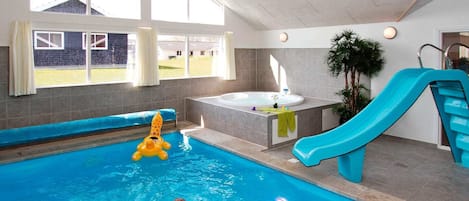 Hus | Pool | Inomhuspool och utomhuspool