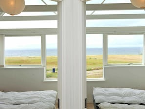 3 bedrooms, cribs/infant beds