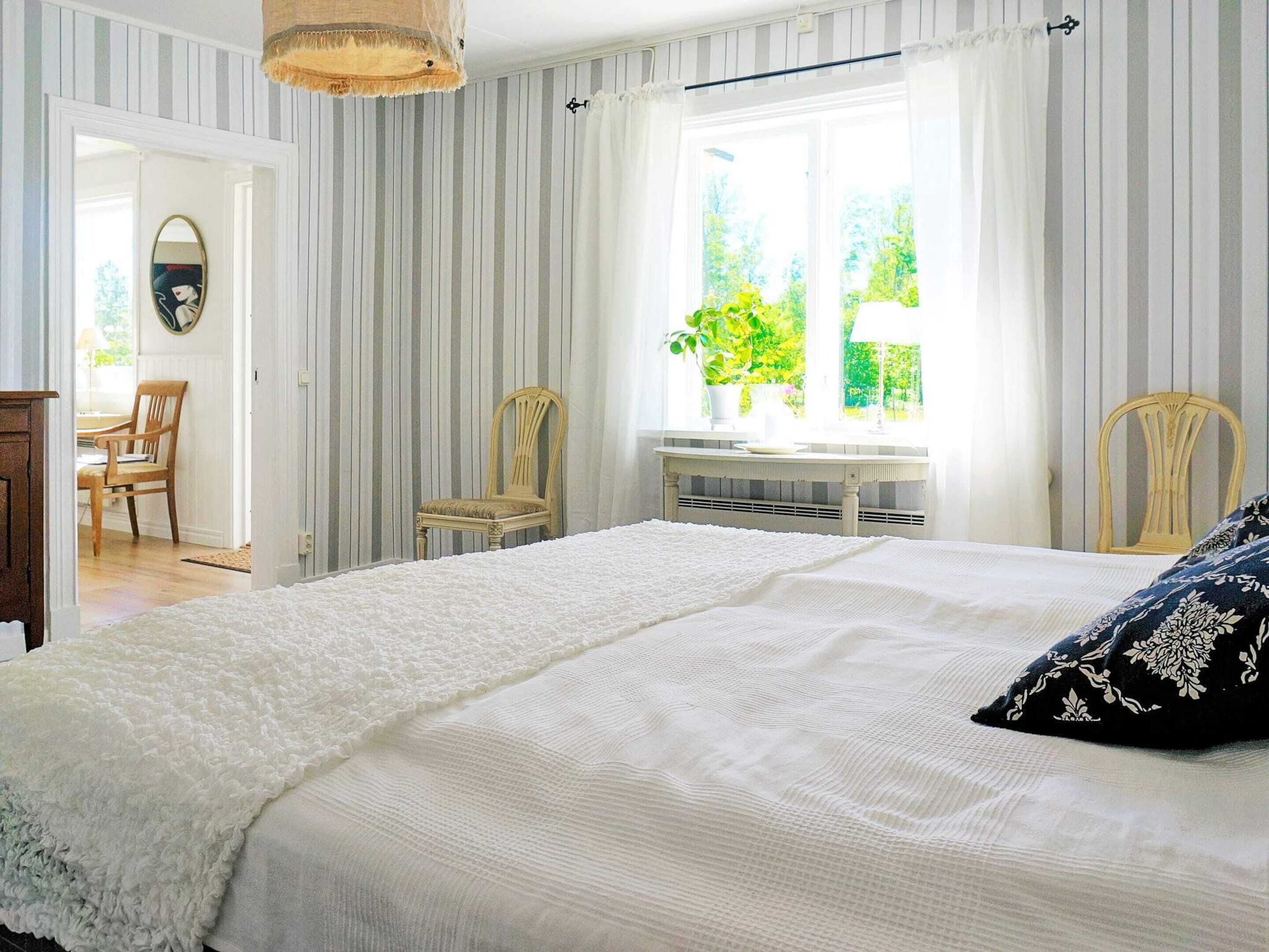 5 عدّة غرف نوم وطراز فريد لكل وحدة وملاءات أسرّة