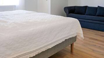 House | 5 bedrooms, individually furnished, bed sheets