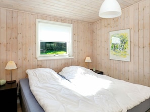 3 bedrooms, cribs/infant beds
