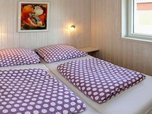 2 bedrooms, cribs/infant beds